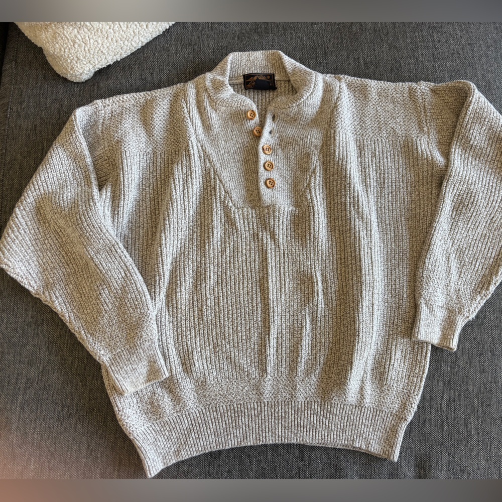 90’s Eddie Bauer thick cable knit sweater with wood button accent gray mens md
